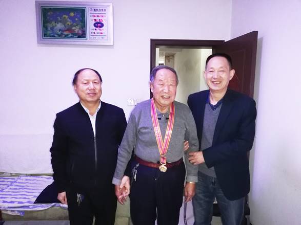 9adb3f98c6dc6b542b0c977f80ac1408.jpg image004.jpg